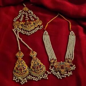 Naurattan jewelry set.